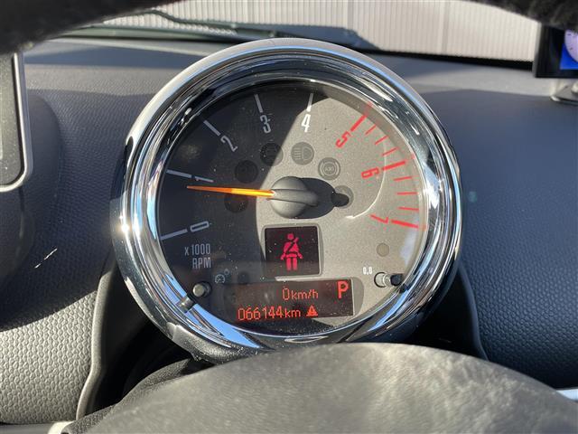 ＭＩＮＩ クーパーＤ　クロスオーバー　オール４　ワンオーナー／ポータブルナビ／ワンセグ／社外ＥＴＣ／前後ドライブレコーダー／クルーズコントロール／レーダー探知機／純正１７インチＡＷ／キセノンヘッドライト／シートカバー／純正フロアマット（15枚目）