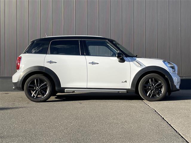 ＭＩＮＩ クーパーＤ　クロスオーバー　オール４　ワンオーナー／ポータブルナビ／ワンセグ／社外ＥＴＣ／前後ドライブレコーダー／クルーズコントロール／レーダー探知機／純正１７インチＡＷ／キセノンヘッドライト／シートカバー／純正フロアマット（32枚目）