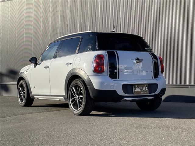 ＭＩＮＩ クーパーＤ　クロスオーバー　オール４　ワンオーナー／ポータブルナビ／ワンセグ／社外ＥＴＣ／前後ドライブレコーダー／クルーズコントロール／レーダー探知機／純正１７インチＡＷ／キセノンヘッドライト／シートカバー／純正フロアマット（35枚目）