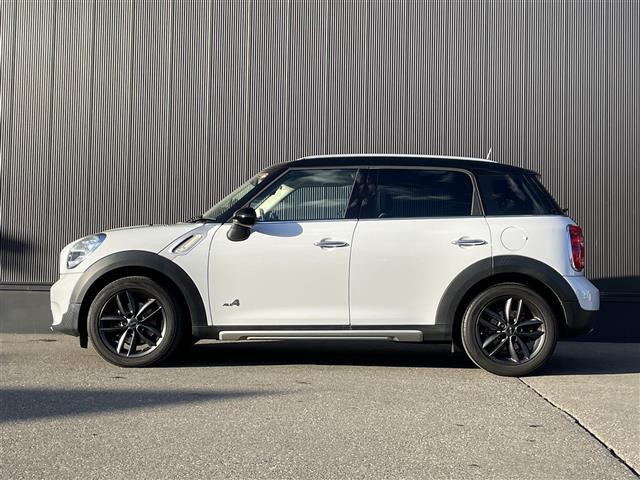 ＭＩＮＩ クーパーＤ　クロスオーバー　オール４　ワンオーナー／ポータブルナビ／ワンセグ／社外ＥＴＣ／前後ドライブレコーダー／クルーズコントロール／レーダー探知機／純正１７インチＡＷ／キセノンヘッドライト／シートカバー／純正フロアマット（36枚目）