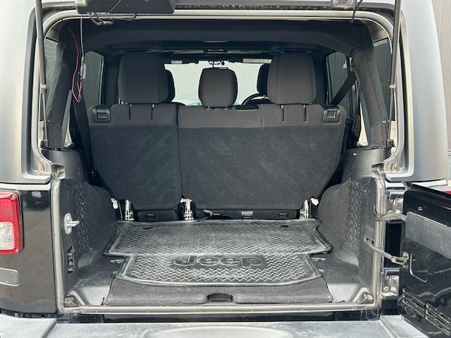 ジープ・ラングラーアンリミテッド スポーツ 社外ナビ/BT/フルセグ/サイドカメラ/ETC/クルーズコントロール/ダウンヒルアシストコントロール/純正17インチAW/純正フロアマット(17枚目)