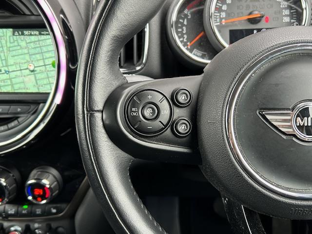 MINI クーパーD クロスオーバー オール4 純正ナビ/Bカメラ/衝突回避ブレーキ/アクティブクルーズコントロール/リアパークセンサー/フロントシートヒーティング/純正17インチAW/純正フロアマット/LEDヘッドライト/保証書/スペアキー(3枚目)