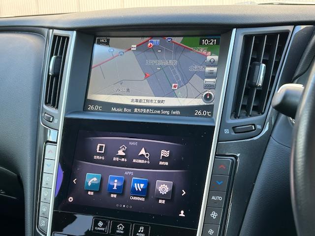 マットブラックにホワイトのＬＩＢＥＲＡＬＡのロゴの建物と看板が目印です。