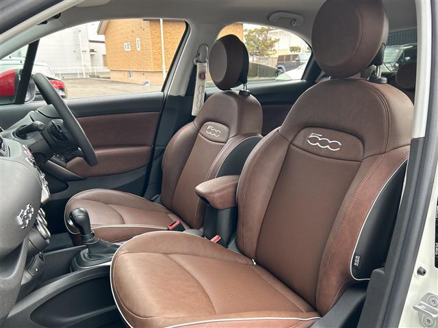 ５００Ｘ クロス　プラス　純正ディスプレイオーディオ／バックカメラ／ＥＴＣ／アダプティブクルーズコントロール／ブラインドスポットインフォメーション／レザーシート／パワーシート／シートヒーター／純正１８インチＡＷ／フロアマット（12枚目）