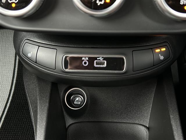 ５００Ｘ クロス　プラス　純正ディスプレイオーディオ／バックカメラ／ＥＴＣ／アダプティブクルーズコントロール／ブラインドスポットインフォメーション／レザーシート／パワーシート／シートヒーター／純正１８インチＡＷ／フロアマット（19枚目）