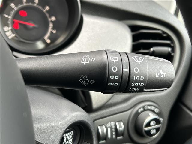 ５００Ｘ クロス　プラス　純正ディスプレイオーディオ／バックカメラ／ＥＴＣ／アダプティブクルーズコントロール／ブラインドスポットインフォメーション／レザーシート／パワーシート／シートヒーター／純正１８インチＡＷ／フロアマット（26枚目）