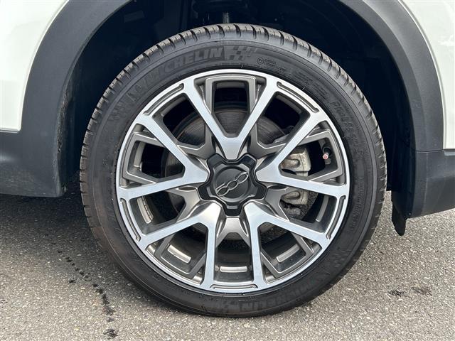 ５００Ｘ クロス　プラス　純正ディスプレイオーディオ／バックカメラ／ＥＴＣ／アダプティブクルーズコントロール／ブラインドスポットインフォメーション／レザーシート／パワーシート／シートヒーター／純正１８インチＡＷ／フロアマット（28枚目）