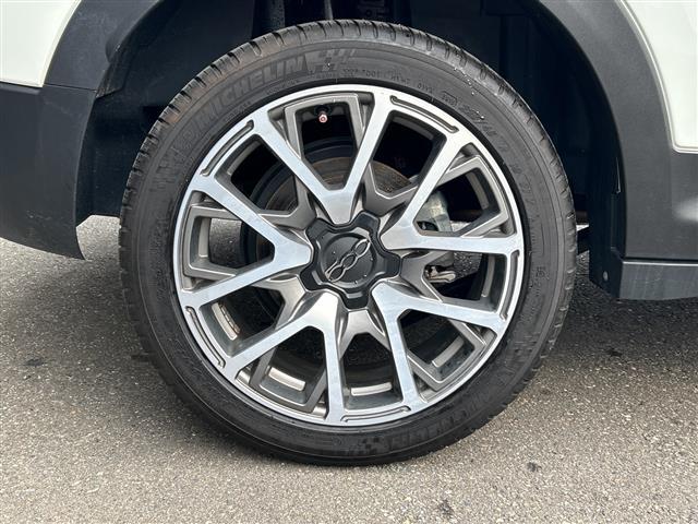 ５００Ｘ クロス　プラス　純正ディスプレイオーディオ／バックカメラ／ＥＴＣ／アダプティブクルーズコントロール／ブラインドスポットインフォメーション／レザーシート／パワーシート／シートヒーター／純正１８インチＡＷ／フロアマット（37枚目）