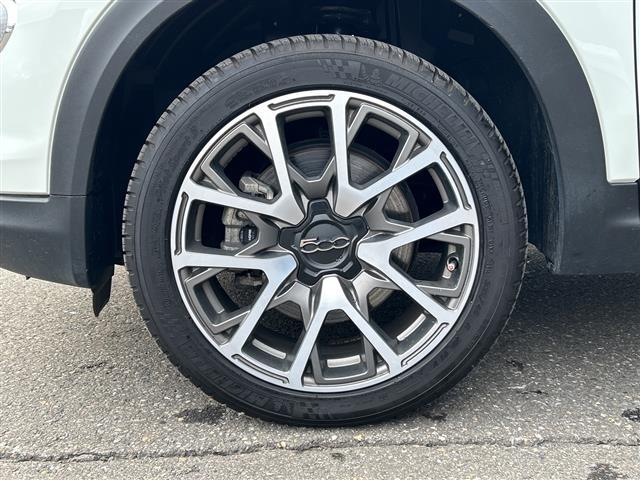 ５００Ｘ クロス　プラス　純正ディスプレイオーディオ／バックカメラ／ＥＴＣ／アダプティブクルーズコントロール／ブラインドスポットインフォメーション／レザーシート／パワーシート／シートヒーター／純正１８インチＡＷ／フロアマット（39枚目）