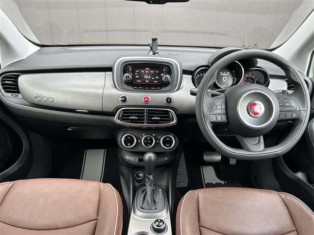 ５００Ｘ クロス　プラス　純正ディスプレイオーディオ／バックカメラ／ＥＴＣ／アダプティブクルーズコントロール／ブラインドスポットインフォメーション／レザーシート／パワーシート／シートヒーター／純正１８インチＡＷ／フロアマット（42枚目）