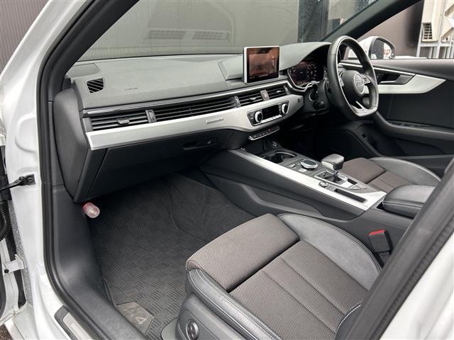 ＬＩＢＥＲＡＬＡの全国在庫約２，４００台※！その中から厳選したお車をご提案！お近くの店舗でのご納車可能！その品揃えと品質に驚くこと間違い無し！※２０２３年１０月現在。売約済みの可能性もございます。