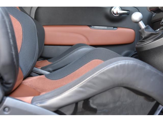 アバルト595 コンペティツィオーネ 禁煙車/ワンオーナー/5速MT/純正ディスプレイオーディオ/Bluetooth/純正アルミホイール/ステアリモコン/コーナーセンサー/ETC/純正フロアマット/スペアキー/取扱説明書(7枚目)