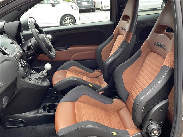 アバルト595 コンペティツィオーネ 禁煙車/ワンオーナー/5速MT/純正ディスプレイオーディオ/Bluetooth/純正アルミホイール/ステアリモコン/コーナーセンサー/ETC/純正フロアマット/スペアキー/取扱説明書(18枚目)