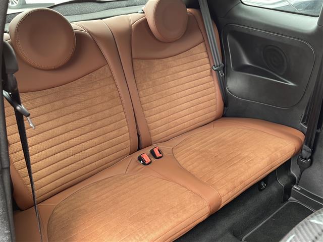 アバルト595 コンペティツィオーネ 禁煙車/ワンオーナー/5速MT/純正ディスプレイオーディオ/Bluetooth/純正アルミホイール/ステアリモコン/コーナーセンサー/ETC/純正フロアマット/スペアキー/取扱説明書(19枚目)