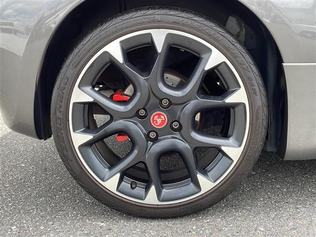 アバルト595 コンペティツィオーネ 禁煙車/ワンオーナー/5速MT/純正ディスプレイオーディオ/Bluetooth/純正アルミホイール/ステアリモコン/コーナーセンサー/ETC/純正フロアマット/スペアキー/取扱説明書(23枚目)