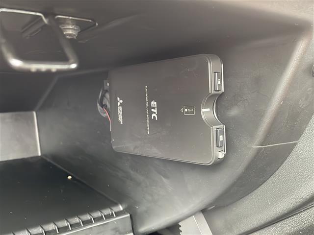 アバルト595 コンペティツィオーネ 禁煙車/ワンオーナー/5速MT/純正ディスプレイオーディオ/Bluetooth/純正アルミホイール/ステアリモコン/コーナーセンサー/ETC/純正フロアマット/スペアキー/取扱説明書(31枚目)