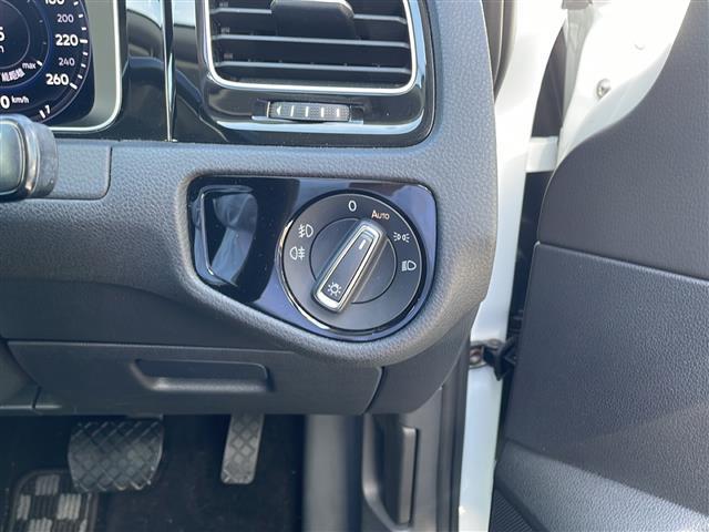 ゴルフ ＴＳＩハイライン　純正ナビ／Ｂｌｕｅｔｏｏｔｈ／ＣＤ／ＤＶＤ／ＵＳＢフルセグＴＶ／バックモニター／追従機能付きクルーズコントロール／レーンキープアシスト／衝突軽減システム／ブレーキホールド／ブラインドスポットモニター（9枚目）