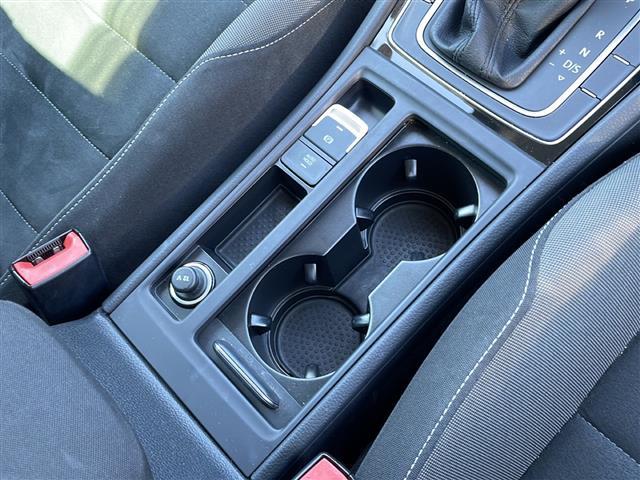 ゴルフ ＴＳＩハイライン　純正ナビ／Ｂｌｕｅｔｏｏｔｈ／ＣＤ／ＤＶＤ／ＵＳＢフルセグＴＶ／バックモニター／追従機能付きクルーズコントロール／レーンキープアシスト／衝突軽減システム／ブレーキホールド／ブラインドスポットモニター（12枚目）