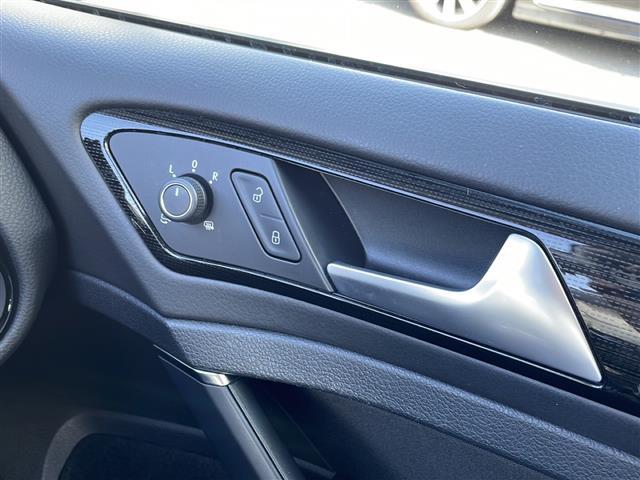 ゴルフ ＴＳＩハイライン　純正ナビ／Ｂｌｕｅｔｏｏｔｈ／ＣＤ／ＤＶＤ／ＵＳＢフルセグＴＶ／バックモニター／追従機能付きクルーズコントロール／レーンキープアシスト／衝突軽減システム／ブレーキホールド／ブラインドスポットモニター（15枚目）