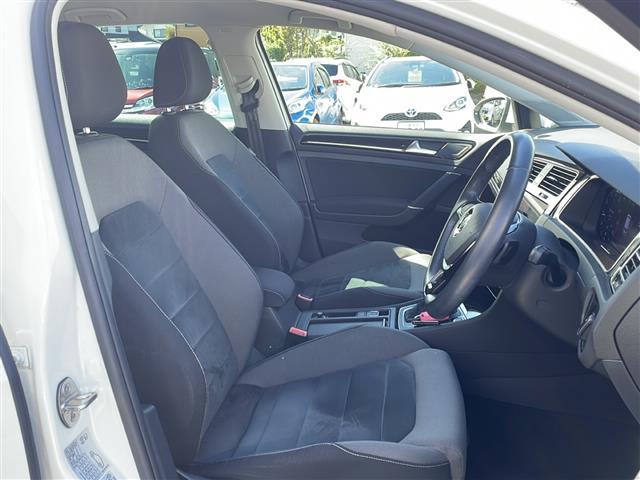 ゴルフ ＴＳＩハイライン　純正ナビ／Ｂｌｕｅｔｏｏｔｈ／ＣＤ／ＤＶＤ／ＵＳＢフルセグＴＶ／バックモニター／追従機能付きクルーズコントロール／レーンキープアシスト／衝突軽減システム／ブレーキホールド／ブラインドスポットモニター（18枚目）