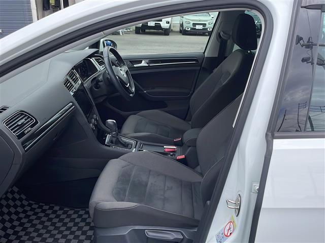 ゴルフ ＴＳＩハイライン　純正ナビ／Ｂｌｕｅｔｏｏｔｈ／ＣＤ／ＤＶＤ／ＵＳＢフルセグＴＶ／バックモニター／追従機能付きクルーズコントロール／レーンキープアシスト／衝突軽減システム／ブレーキホールド／ブラインドスポットモニター（19枚目）
