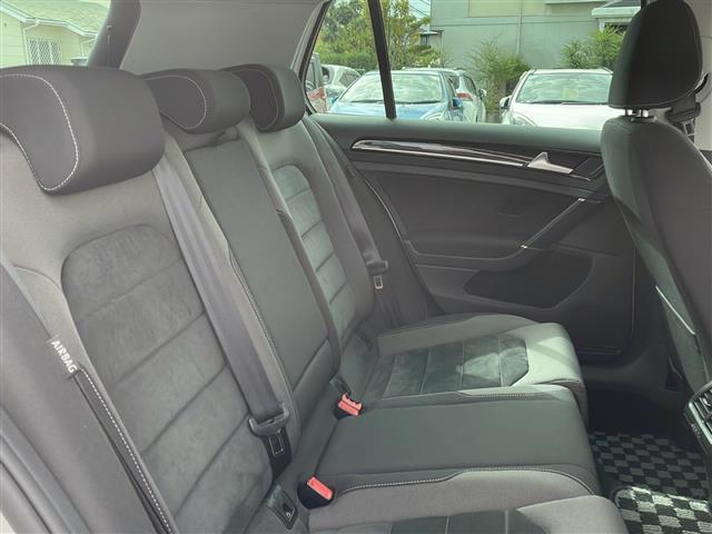 ゴルフ ＴＳＩハイライン　純正ナビ／Ｂｌｕｅｔｏｏｔｈ／ＣＤ／ＤＶＤ／ＵＳＢフルセグＴＶ／バックモニター／追従機能付きクルーズコントロール／レーンキープアシスト／衝突軽減システム／ブレーキホールド／ブラインドスポットモニター（21枚目）