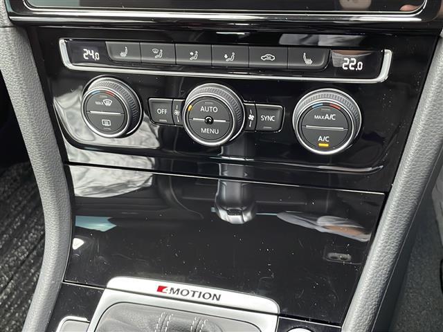 ゴルフR ベースグレード 純正ナビ 黒革シート バックカメラ 純正18インチAW プリクラッシュブレーキ ACC ブラインドスポット レーンアシスト リアトラフィックアラート パワーシート シートヒーター ETC スマートキー(10枚目)