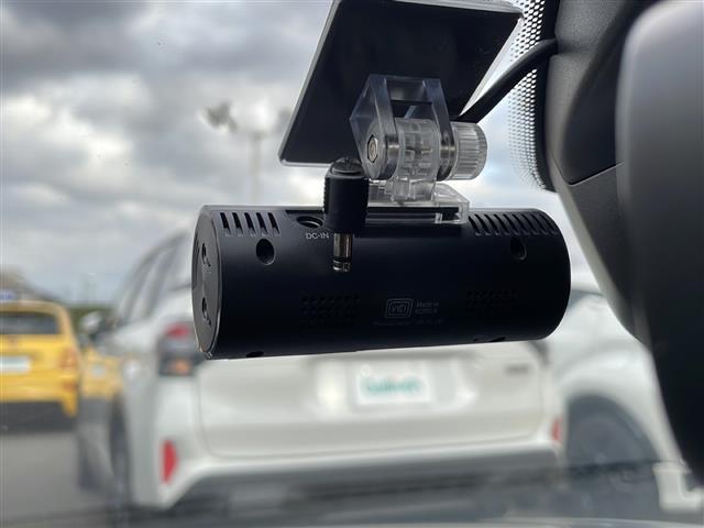 ゴルフR ベースグレード 純正ナビ 黒革シート バックカメラ 純正18インチAW プリクラッシュブレーキ ACC ブラインドスポット レーンアシスト リアトラフィックアラート パワーシート シートヒーター ETC スマートキー(11枚目)