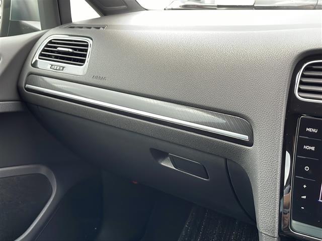 ゴルフR ベースグレード 純正ナビ 黒革シート バックカメラ 純正18インチAW プリクラッシュブレーキ ACC ブラインドスポット レーンアシスト リアトラフィックアラート パワーシート シートヒーター ETC スマートキー(15枚目)