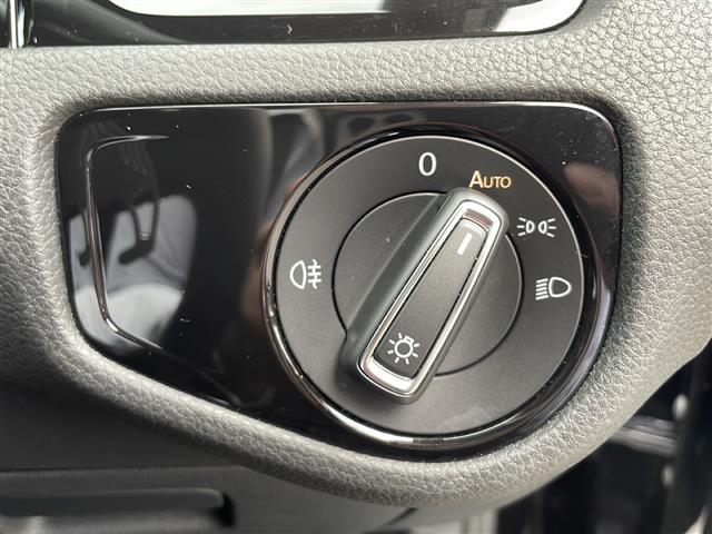 ゴルフR ベースグレード 純正ナビ 黒革シート バックカメラ 純正18インチAW プリクラッシュブレーキ ACC ブラインドスポット レーンアシスト リアトラフィックアラート パワーシート シートヒーター ETC スマートキー(16枚目)