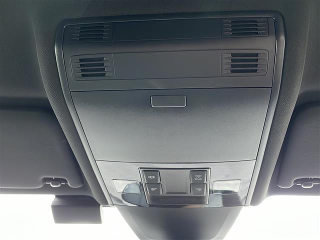 ゴルフR ベースグレード 純正ナビ 黒革シート バックカメラ 純正18インチAW プリクラッシュブレーキ ACC ブラインドスポット レーンアシスト リアトラフィックアラート パワーシート シートヒーター ETC スマートキー(17枚目)