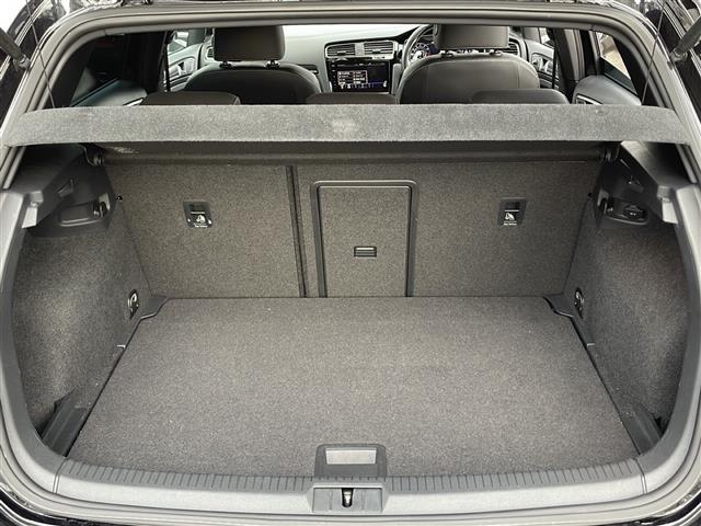 ゴルフR ベースグレード 純正ナビ 黒革シート バックカメラ 純正18インチAW プリクラッシュブレーキ ACC ブラインドスポット レーンアシスト リアトラフィックアラート パワーシート シートヒーター ETC スマートキー(25枚目)