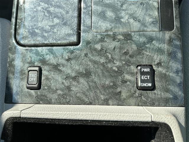 クラウン ロイヤルサルーン　純正オーディオ　ＣＤ／ＦＭ／ＡＭ　社外ＥＴＣ　運転席パワーシート　純正フロアマット　純正１６インチＡＷ　ＨＩＤオートライト　ドアバイザー　電格ミラー　スマートキー　スペアキー有（15枚目）