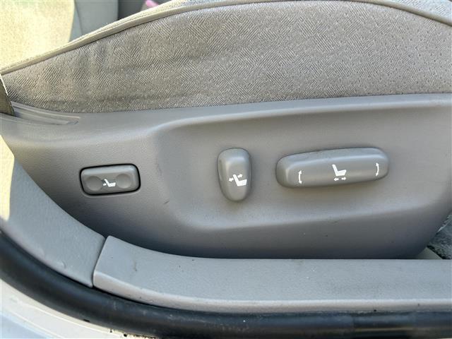 クラウン ロイヤルサルーン　純正オーディオ　ＣＤ／ＦＭ／ＡＭ　社外ＥＴＣ　運転席パワーシート　純正フロアマット　純正１６インチＡＷ　ＨＩＤオートライト　ドアバイザー　電格ミラー　スマートキー　スペアキー有（35枚目）
