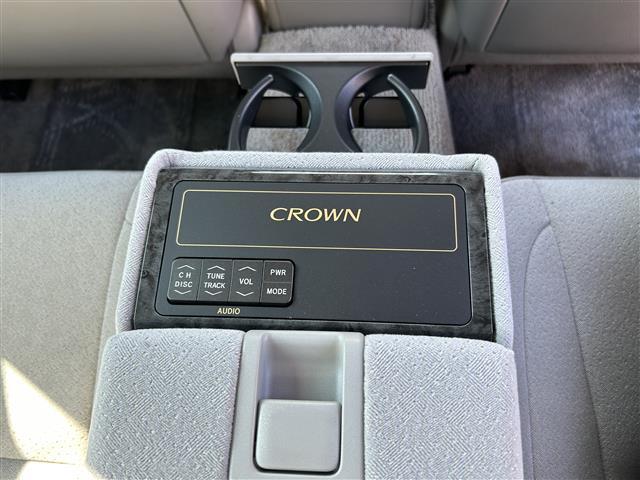 クラウン ロイヤルサルーン　純正オーディオ　ＣＤ／ＦＭ／ＡＭ　社外ＥＴＣ　運転席パワーシート　純正フロアマット　純正１６インチＡＷ　ＨＩＤオートライト　ドアバイザー　電格ミラー　スマートキー　スペアキー有（37枚目）