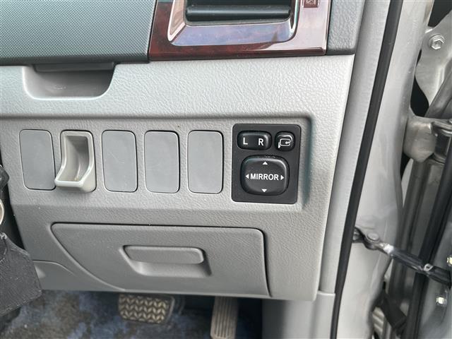 ノア Ｘ　スペシャルエディション　純正ナビ（ＦＭ／ＡＭ、ＣＤ、ＤＶＤ、ＡＵＸ）バックカメラアナログテレビ☆ＥＴＣ両側パワースライドドア社外フロアマット社外１６ＡＷダブルエアバックキセノンヘッドライト（6枚目）