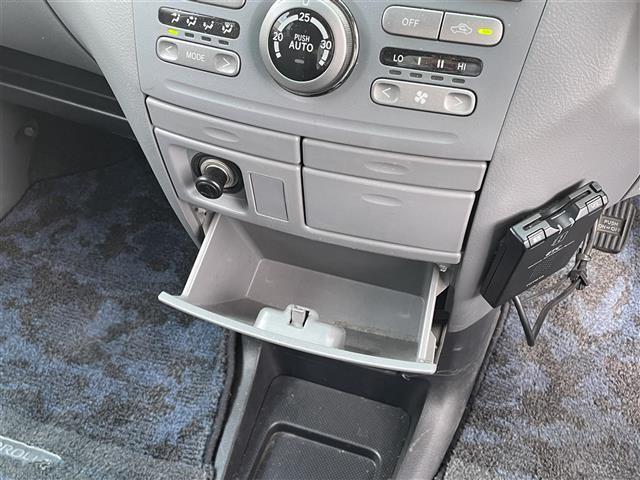 ノア Ｘ　スペシャルエディション　純正ナビ（ＦＭ／ＡＭ、ＣＤ、ＤＶＤ、ＡＵＸ）バックカメラアナログテレビ☆ＥＴＣ両側パワースライドドア社外フロアマット社外１６ＡＷダブルエアバックキセノンヘッドライト（25枚目）