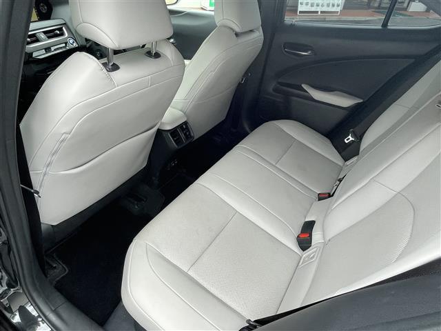 ＵＸ ＵＸ２５０ｈ　バージョンＬ　☆ＡＭ／ＦＭ☆Ｂｌｕｅｔｏｏｔｈ☆プッシュスタート☆パワーバックドア☆ＥＴＣ☆ＬＥＤヘッドライト☆クルーズコントロール☆シートヒーター☆エアシート☆全方位カメラ☆ハイブリッド☆シ（16枚目）