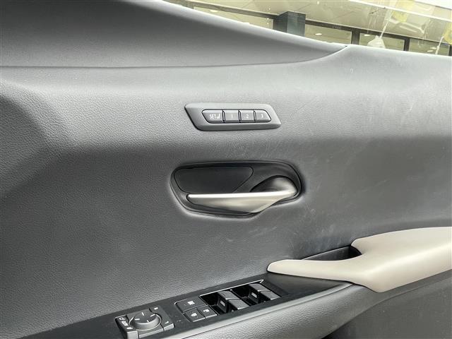 ＵＸ ＵＸ２５０ｈ　バージョンＬ　☆ＡＭ／ＦＭ☆Ｂｌｕｅｔｏｏｔｈ☆プッシュスタート☆パワーバックドア☆ＥＴＣ☆ＬＥＤヘッドライト☆クルーズコントロール☆シートヒーター☆エアシート☆全方位カメラ☆ハイブリッド☆シ（26枚目）