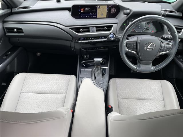ＵＸ ＵＸ２５０ｈ　バージョンＬ　☆ＡＭ／ＦＭ☆Ｂｌｕｅｔｏｏｔｈ☆プッシュスタート☆パワーバックドア☆ＥＴＣ☆ＬＥＤヘッドライト☆クルーズコントロール☆シートヒーター☆エアシート☆全方位カメラ☆ハイブリッド☆シ（29枚目）