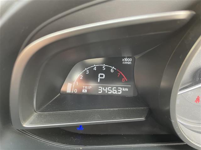 デミオ 13S 4WD 純正ナビ・Bluetooth/TV/DVD/CD/AUX 純正ドラレコ前 純正フロアマット 布系シート 冷房AC 純正15インチAW HIDライト 衝突被害軽減システム ドアバイザー(6枚目)