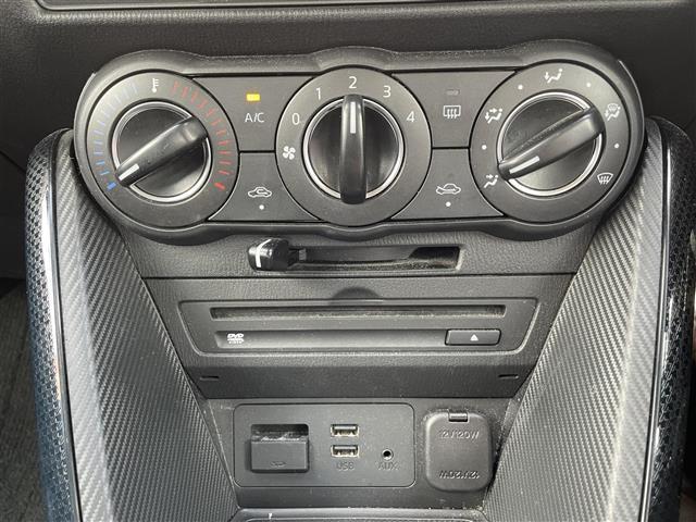 デミオ 13S 4WD 純正ナビ・Bluetooth/TV/DVD/CD/AUX 純正ドラレコ前 純正フロアマット 布系シート 冷房AC 純正15インチAW HIDライト 衝突被害軽減システム ドアバイザー(16枚目)