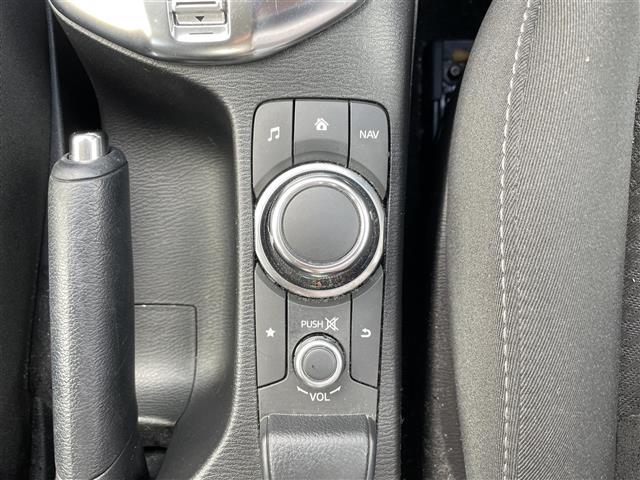 デミオ 13S 4WD 純正ナビ・Bluetooth/TV/DVD/CD/AUX 純正ドラレコ前 純正フロアマット 布系シート 冷房AC 純正15インチAW HIDライト 衝突被害軽減システム ドアバイザー(17枚目)