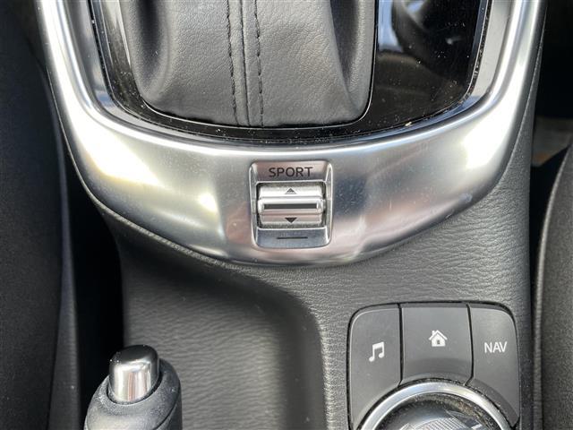 デミオ 13S 4WD 純正ナビ・Bluetooth/TV/DVD/CD/AUX 純正ドラレコ前 純正フロアマット 布系シート 冷房AC 純正15インチAW HIDライト 衝突被害軽減システム ドアバイザー(18枚目)