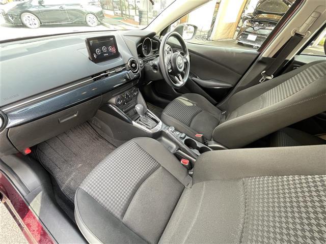 デミオ 13S 4WD 純正ナビ・Bluetooth/TV/DVD/CD/AUX 純正ドラレコ前 純正フロアマット 布系シート 冷房AC 純正15インチAW HIDライト 衝突被害軽減システム ドアバイザー(23枚目)