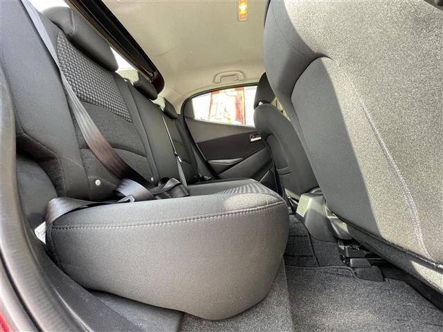 デミオ 13S 4WD 純正ナビ・Bluetooth/TV/DVD/CD/AUX 純正ドラレコ前 純正フロアマット 布系シート 冷房AC 純正15インチAW HIDライト 衝突被害軽減システム ドアバイザー(26枚目)