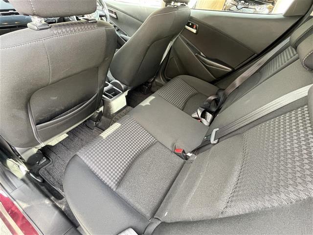 デミオ 13S 4WD 純正ナビ・Bluetooth/TV/DVD/CD/AUX 純正ドラレコ前 純正フロアマット 布系シート 冷房AC 純正15インチAW HIDライト 衝突被害軽減システム ドアバイザー(27枚目)