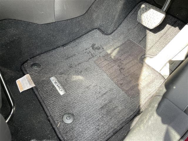 デミオ 13S 4WD 純正ナビ・Bluetooth/TV/DVD/CD/AUX 純正ドラレコ前 純正フロアマット 布系シート 冷房AC 純正15インチAW HIDライト 衝突被害軽減システム ドアバイザー(29枚目)