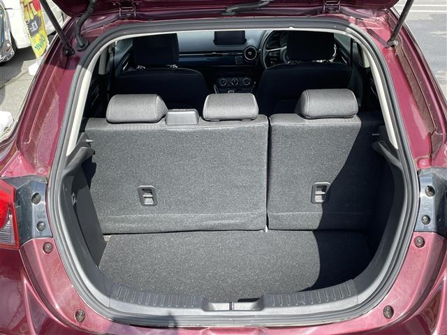 デミオ 13S 4WD 純正ナビ・Bluetooth/TV/DVD/CD/AUX 純正ドラレコ前 純正フロアマット 布系シート 冷房AC 純正15インチAW HIDライト 衝突被害軽減システム ドアバイザー(30枚目)