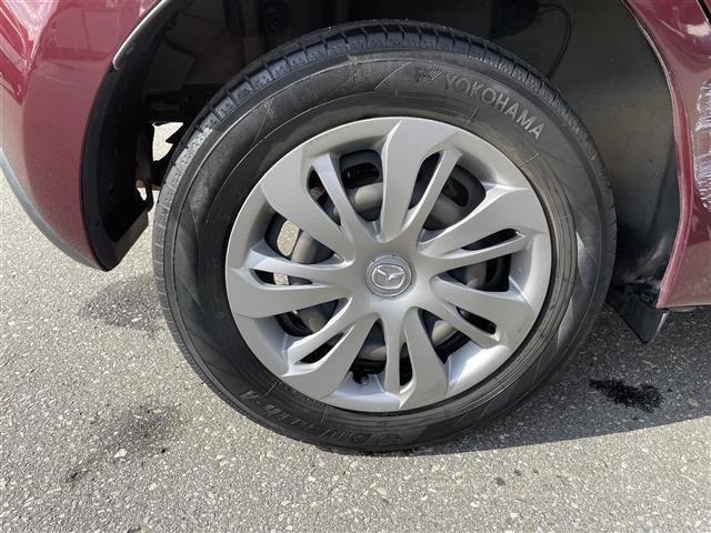 デミオ 13S 4WD 純正ナビ・Bluetooth/TV/DVD/CD/AUX 純正ドラレコ前 純正フロアマット 布系シート 冷房AC 純正15インチAW HIDライト 衝突被害軽減システム ドアバイザー(38枚目)